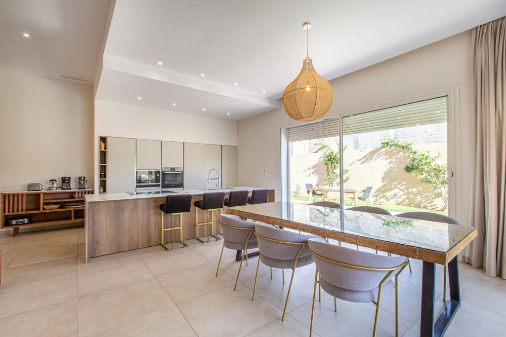 Safiya, Luxe Et Detente, Jeux, Cuisiniere